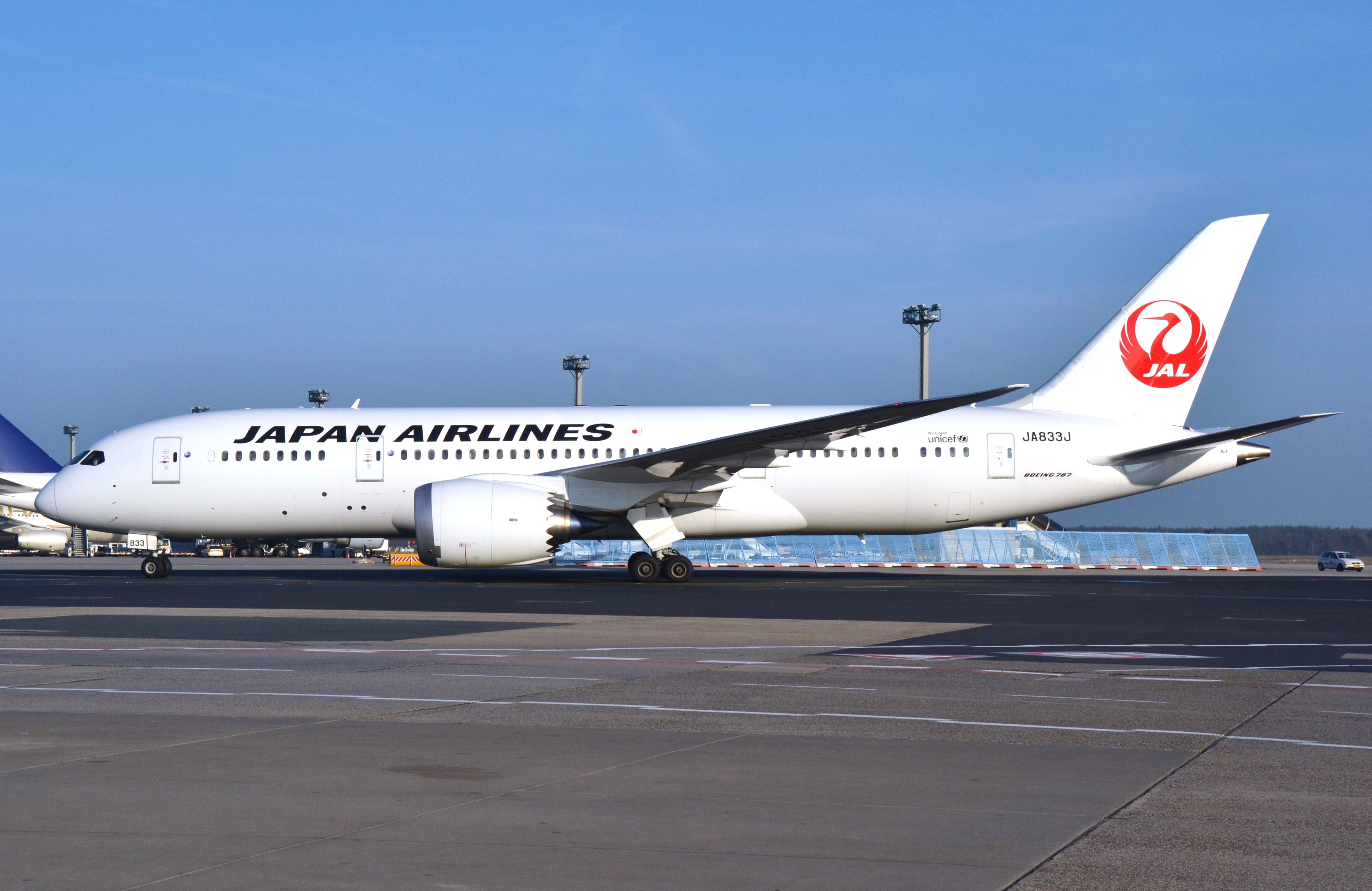 JAL - Japan Airlines (Japan), JA833J