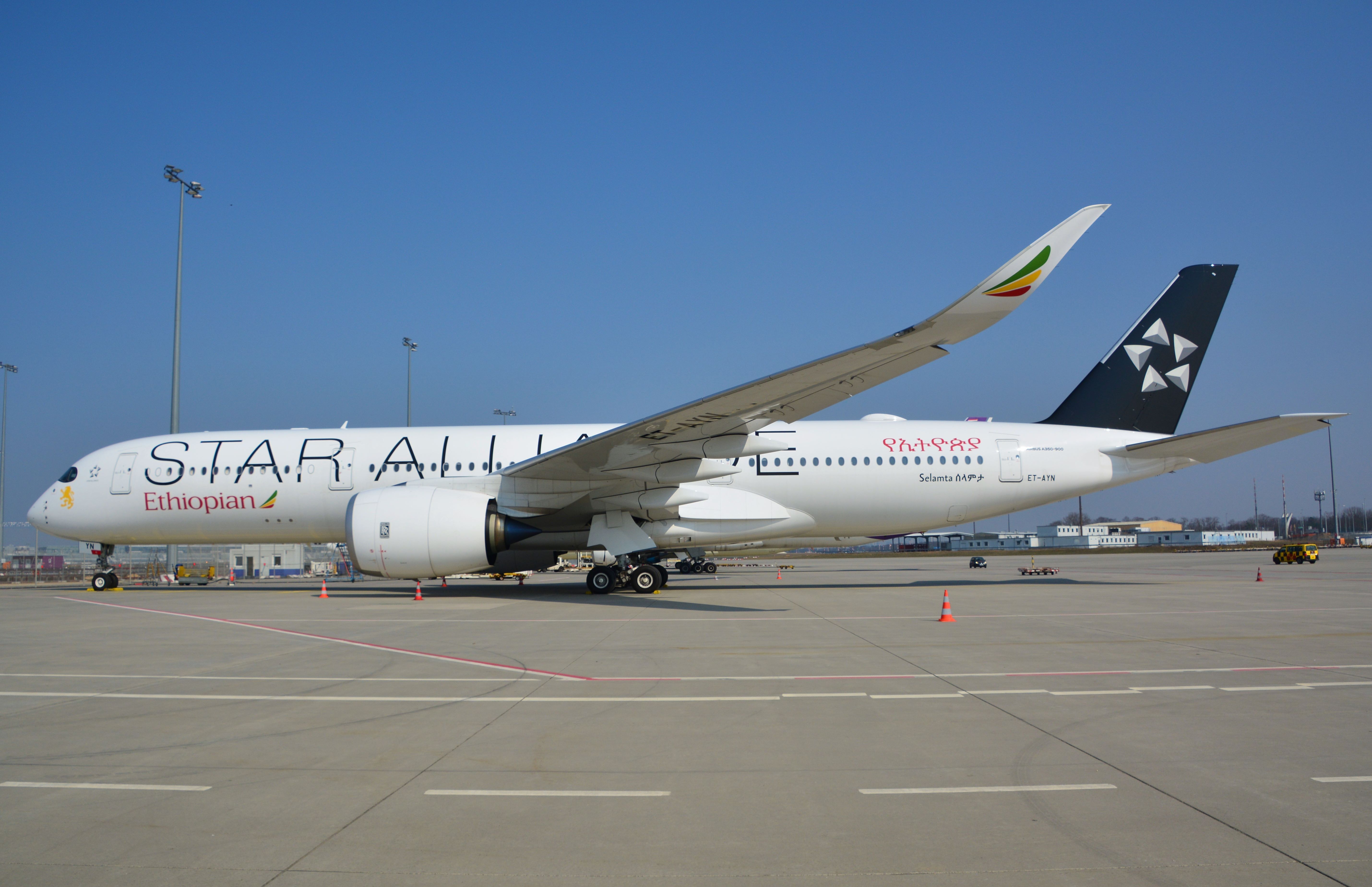 Ethiopian Airlines (Äthiopien), ET-AYN  "Star Alliance Colours"